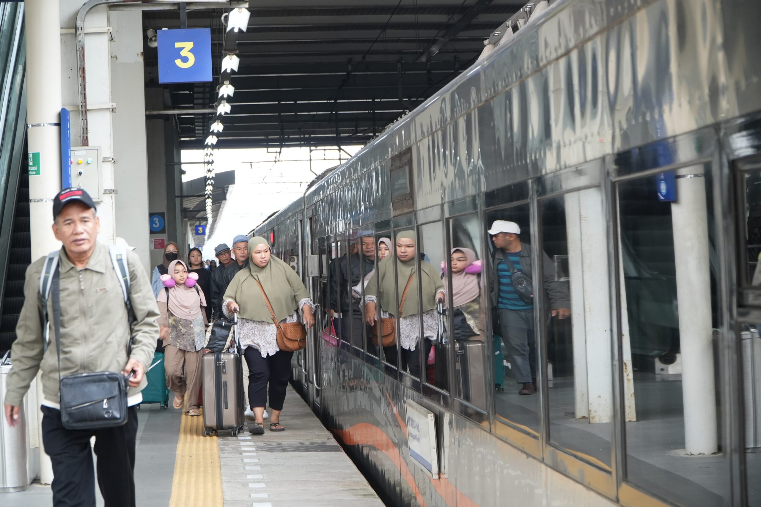HUT Bhayangkara Ke-79 : KAI Daop 1 Jakarta Lakukan Rekayasa Operasional, 9 KA dari Gambir Berhenti di Jatinegara